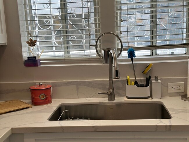 kitchen sink - 100 S Kings Rd