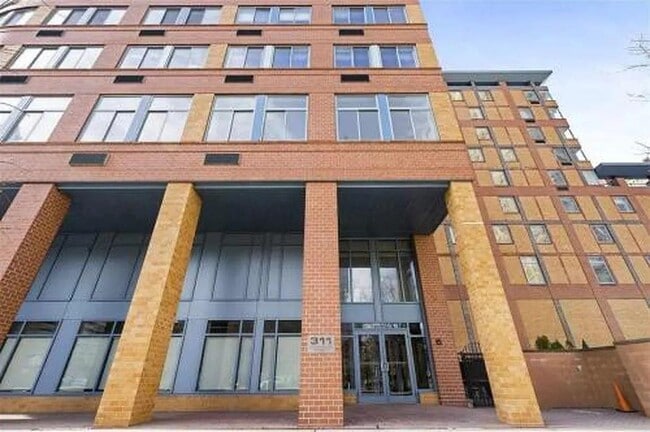 Building Photo - 311 Washington St