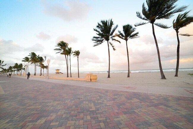 Building Photo - 328 Georgia St