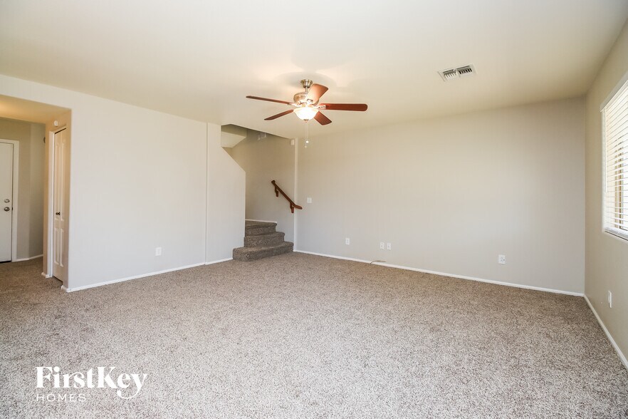 Building Photo - 313 W Hereford Dr
