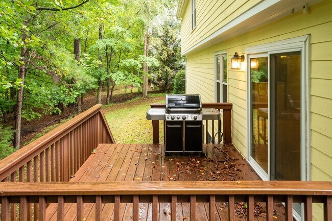 Building Photo - 8 Woodcliff Cir