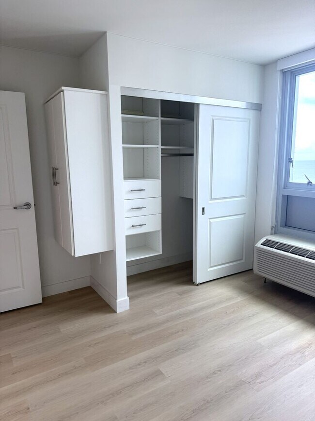 Building Photo - Ke Kilohana - Renovated High Floor 3 Bedroom 2 Bath 2 Parking in Ward Village