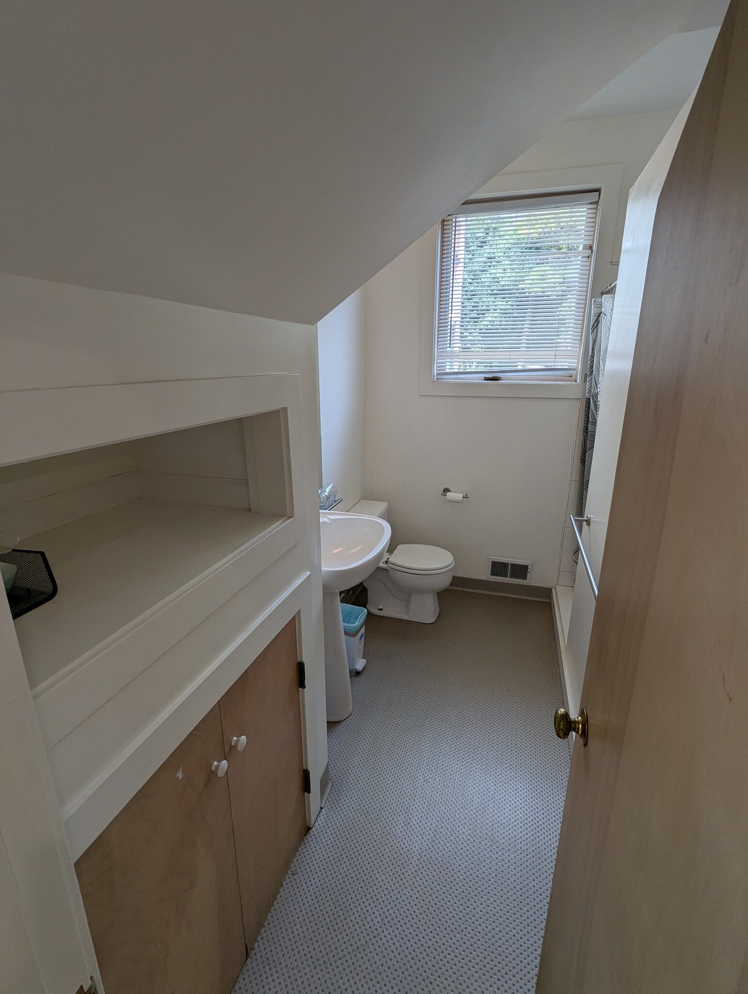 1st floor full bathroom - 2346 Cedar St