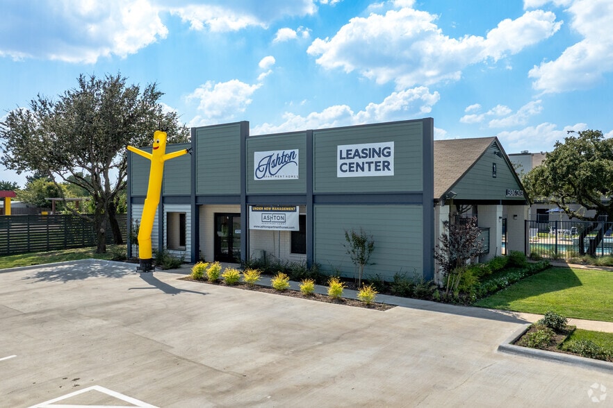 Leasing Office - Ashton Apartments