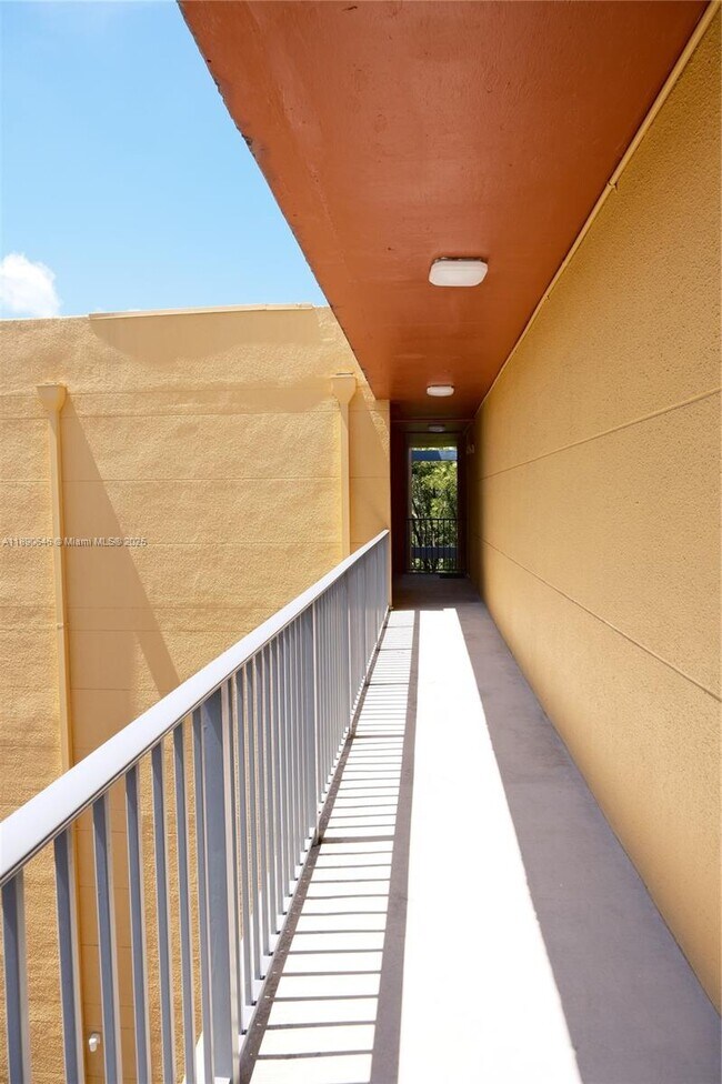 Building Photo - 2756 Day Ave