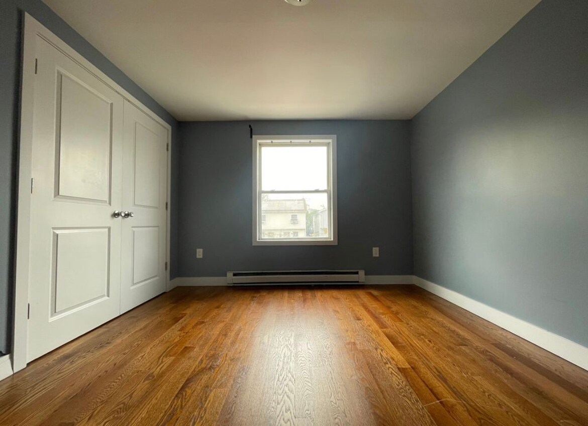 Building Photo - 363 Halladay St