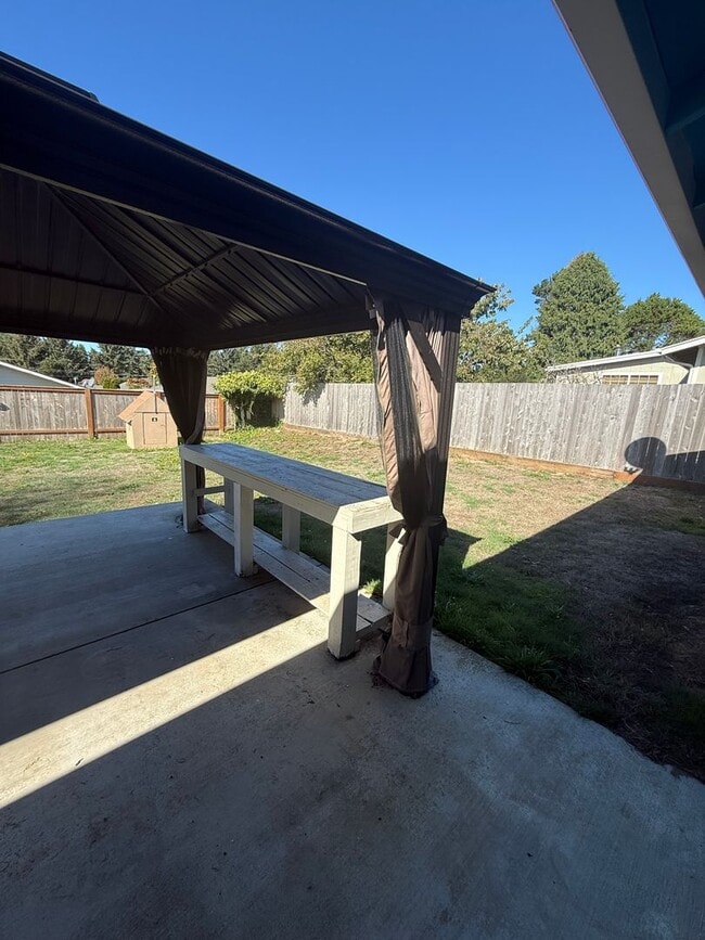 Building Photo - Updated 3+ Bedroom 2 Bath House with Large Fenced In Yard