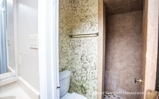 Building Photo - 4800 Dentcrest Dr