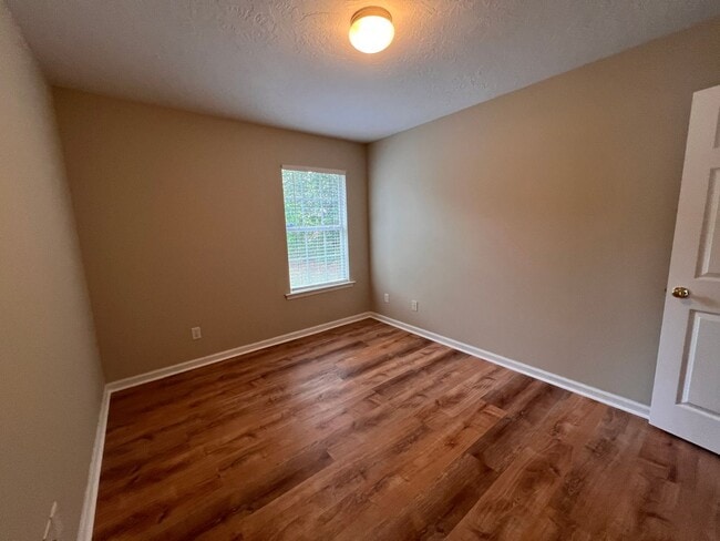 Building Photo - 204 Sand Fox Pl