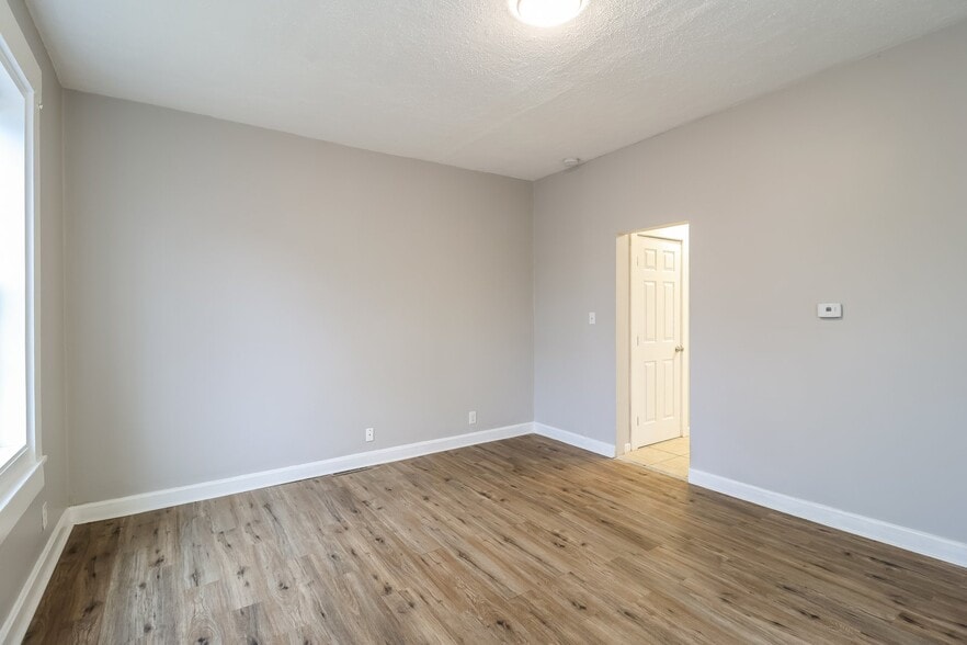 Building Photo - 831 Greenwood Ave