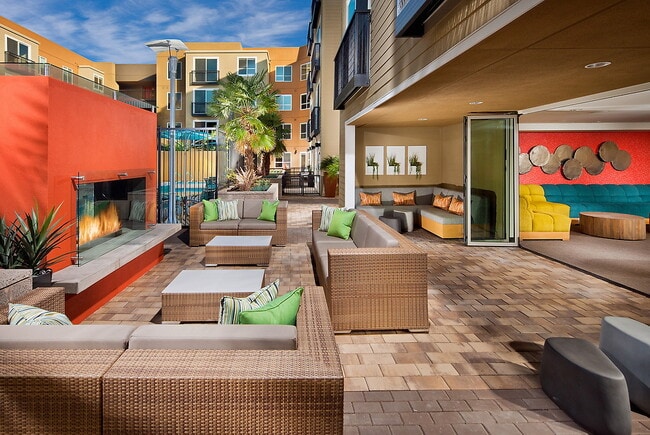 Building Photo - Solstice