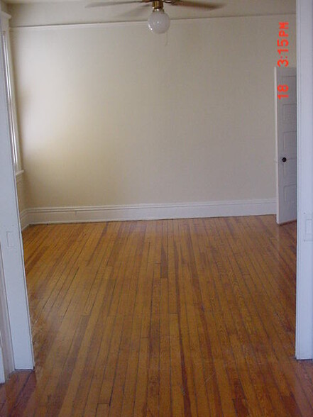 Building Photo - 6 N Mulberry St