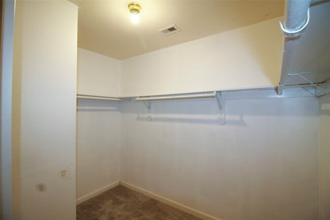 Building Photo - 3827 Dogwood Tr