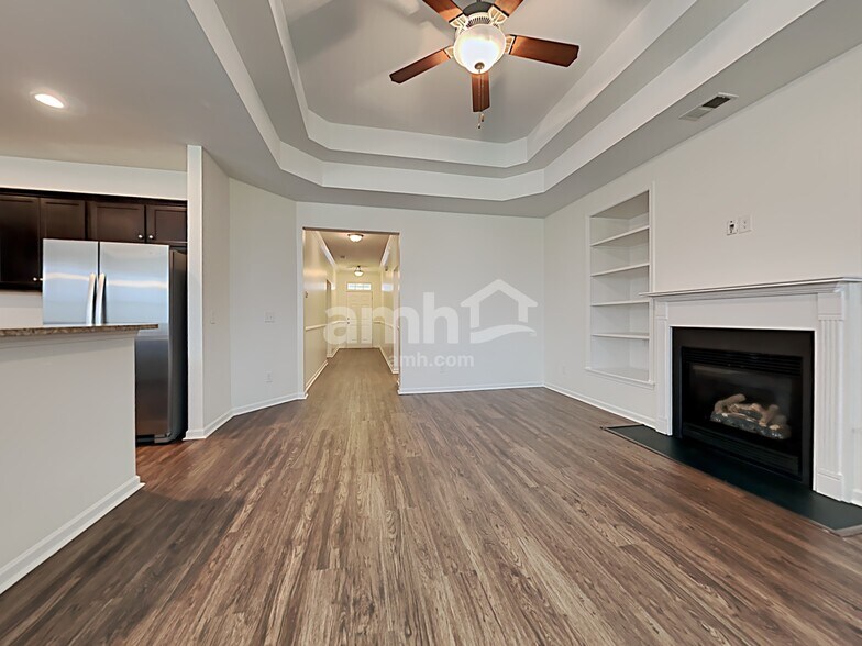 Building Photo - 8042 Regency Elm Dr