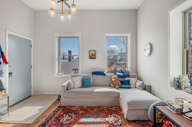 Building Photo - 178 Elm St