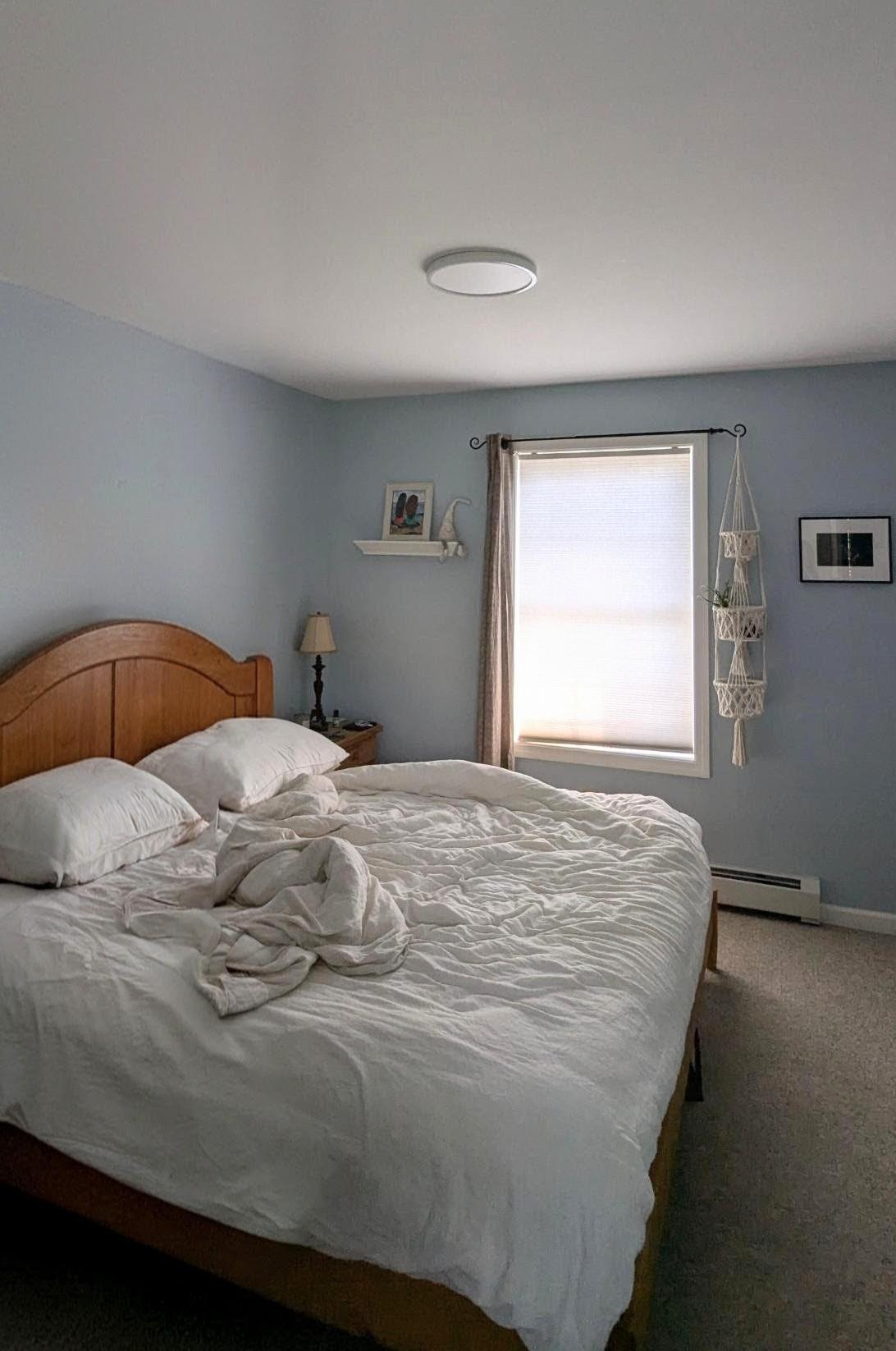 King sized bedroom with six foot closet. There are two bedrooms of equal size. - 44 North Ave