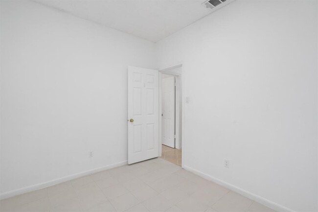 Building Photo - 1708 Woodwind Ln