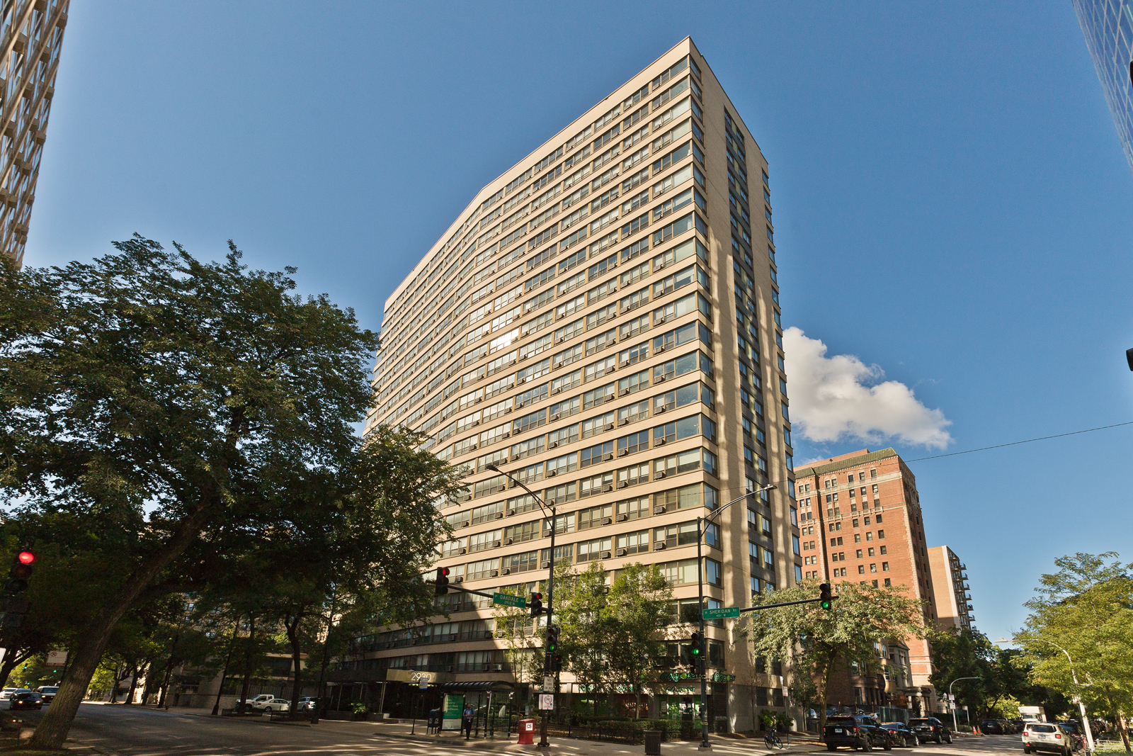 Building Photo - 2930 N Sheridan Rd