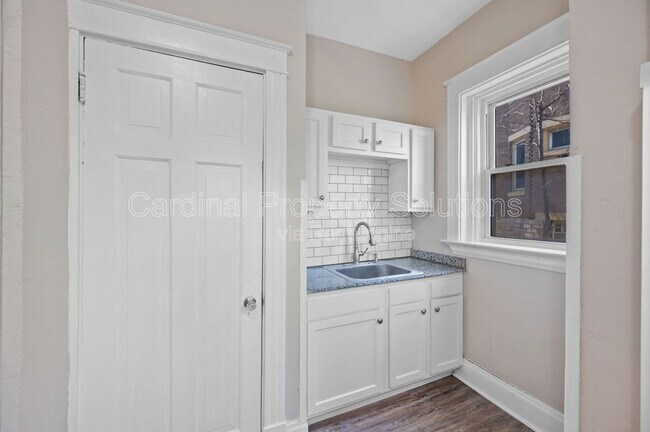 Building Photo - 816 Windham Ave