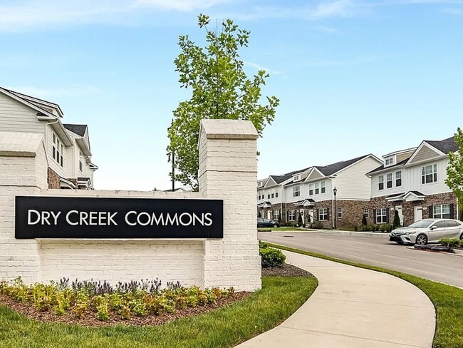 Building Photo - Amazing 3BR Townhome in Goodlettsville