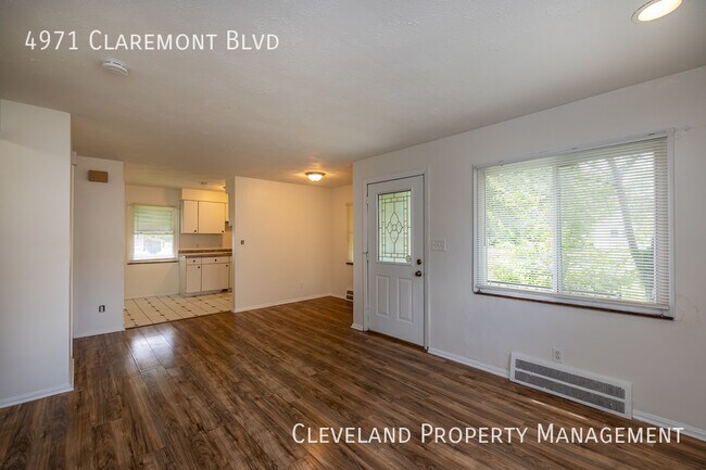 Building Photo - Charming Garfield Hts. Home