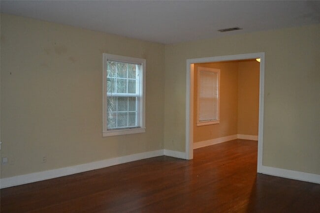 Building Photo - 1610 Ridgewood St