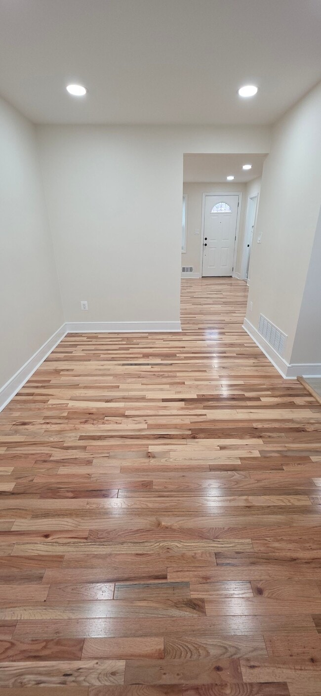 Building Photo - 4267 Labyrinth Rd