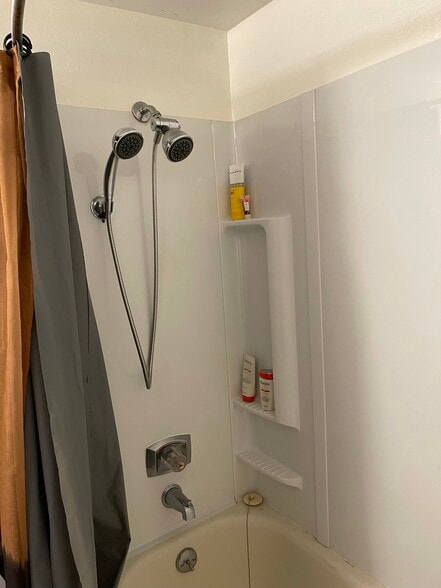 Building Photo - 2111 17th Ave S