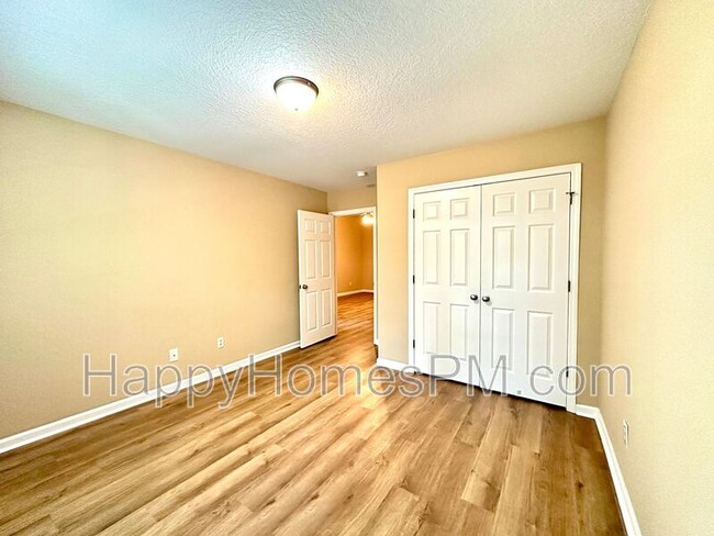 Building Photo - 7888 Montview Rd