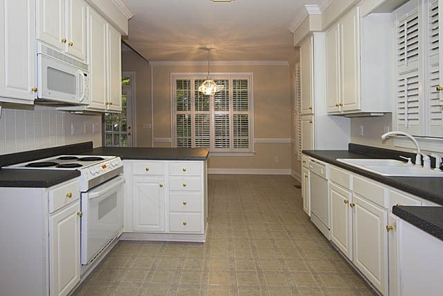 Building Photo - Coming Soon! Inviting 3 Bed / 2.5 Bath Home Featuring Main Level Suite