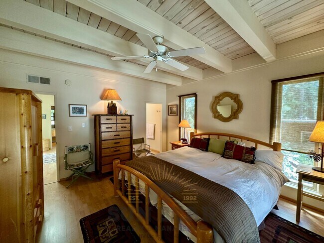 Building Photo - Beautiful Home on the Creek!