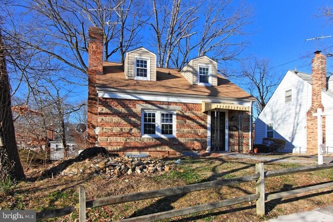 Building Photo - 2104 S Nelson St