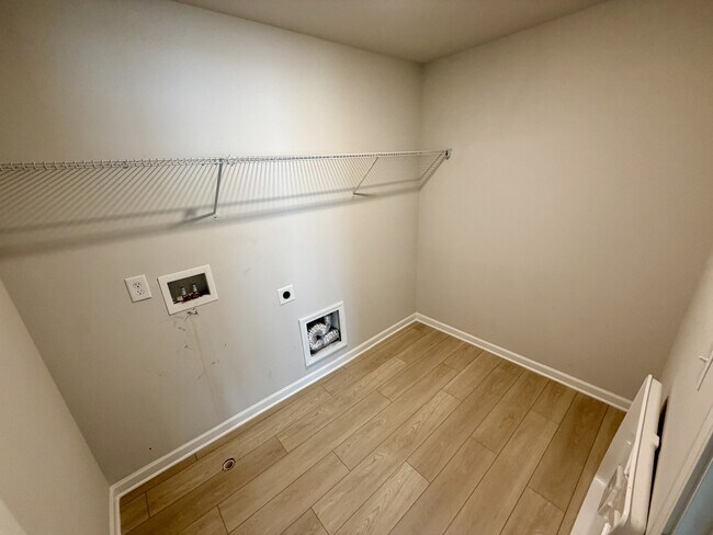 Building Photo - 540 Teversham Dr