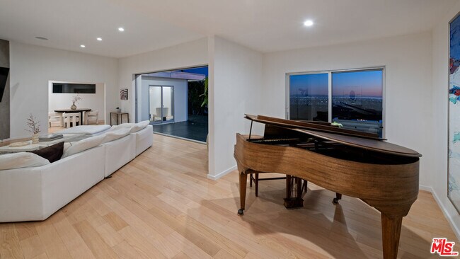 Building Photo - 10134 Angelo View Dr