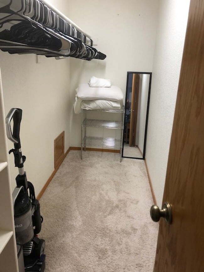Building Photo - Furnished or Unfurnished One Bedroom / One Bath Apartment in Central Boulder