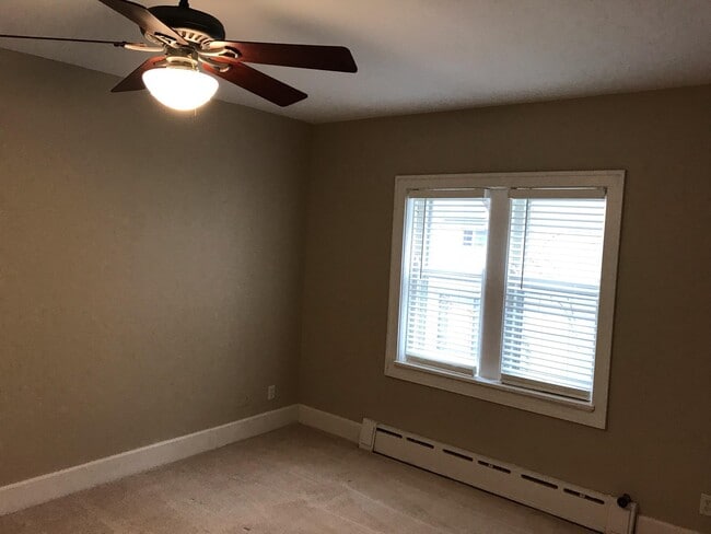 Building Photo - 812 E State St