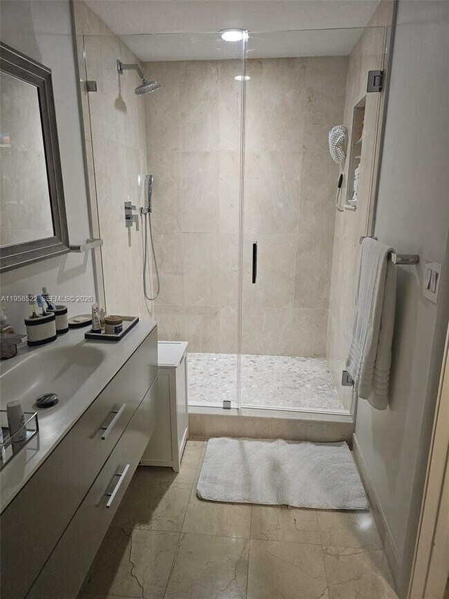 Building Photo - 6515 Collins Ave