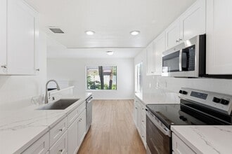 Building Photo - 15192 Moir Ct