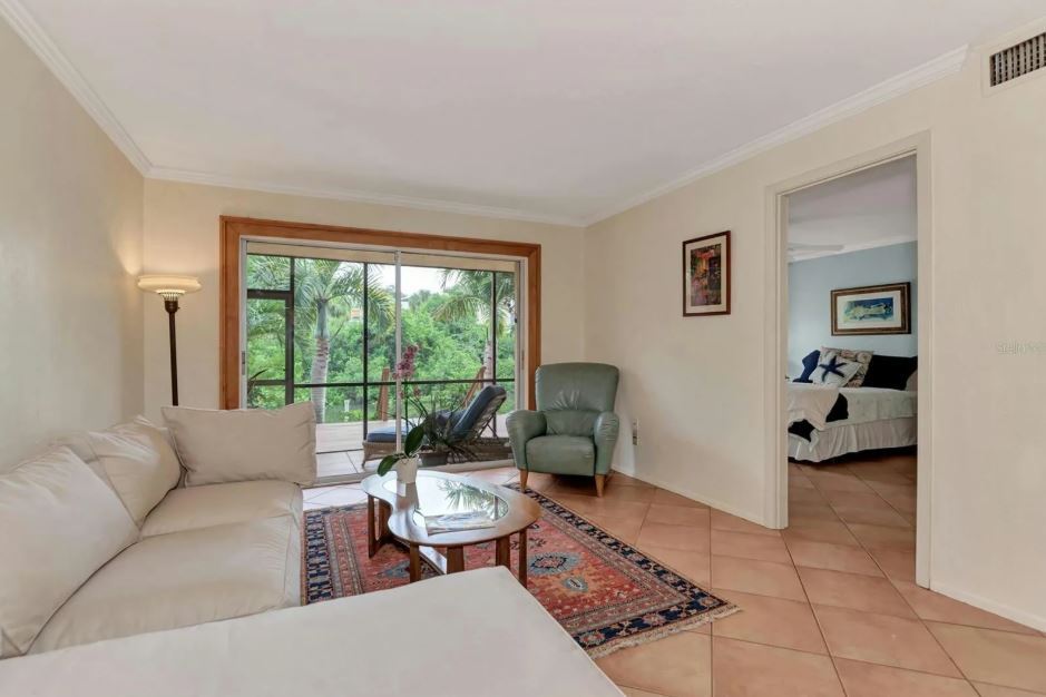 Building Photo - 1650 Pine Tree Ln