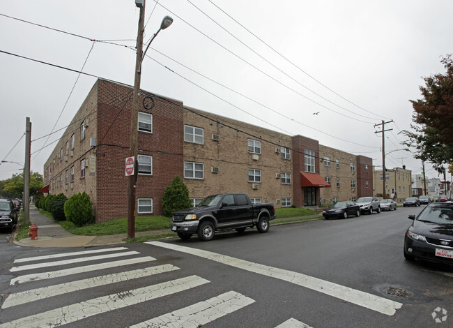 Primary Photo - Oregon Court Apartments