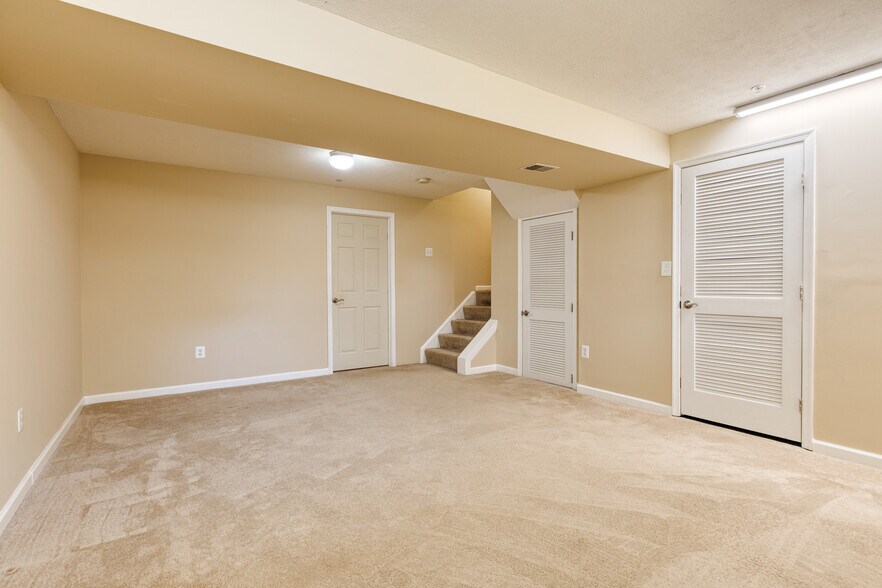 Building Photo - 490 Crestridge Way