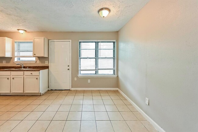 Building Photo - 8519 Avington Rd