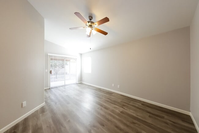 Building Photo - 4116 E Coolbrook Ave
