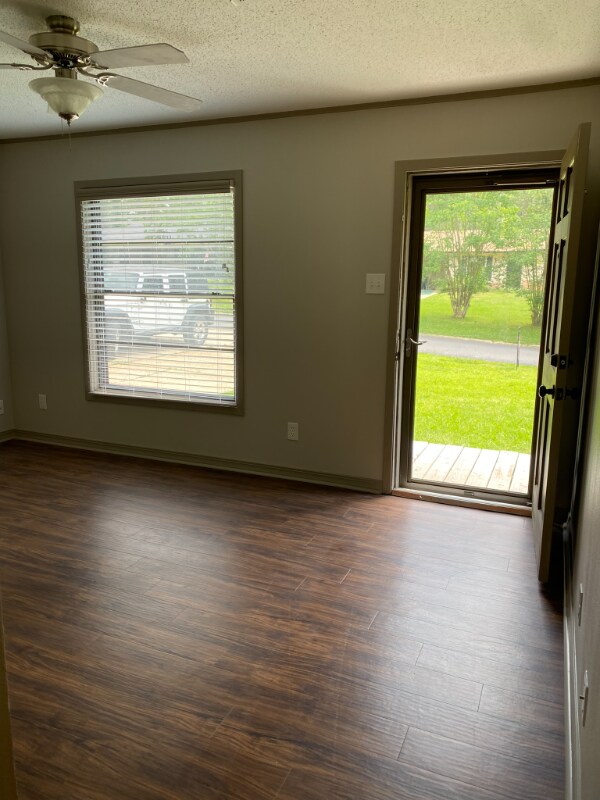Building Photo - 104 Duncan Cir