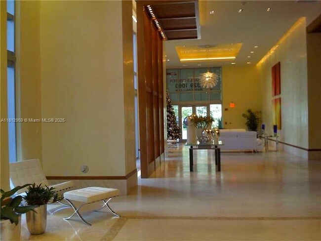 Building Photo - 1060 Brickell Ave