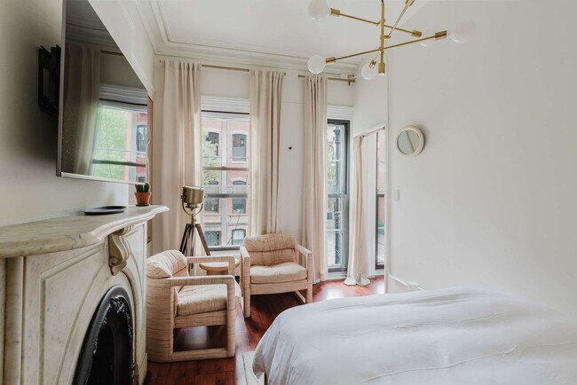 Building Photo - 364 6th Ave