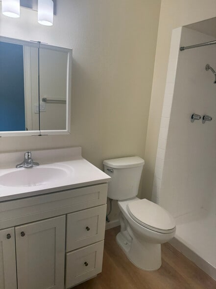 Building Photo - 986 5th Ave