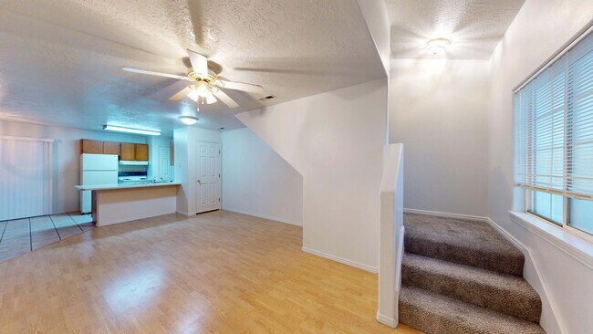 Building Photo - 294 E Cobblecreek Dr