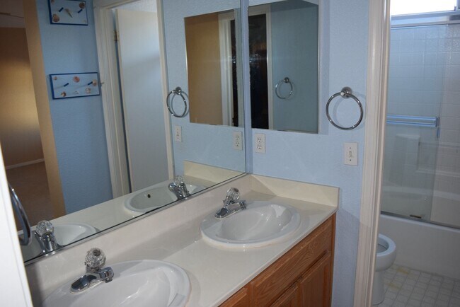 Building Photo - Spacious North Tracy Home – 4 Bedrooms | 2.5 Bathrooms