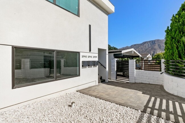 Building Photo - 10941 Christine Way